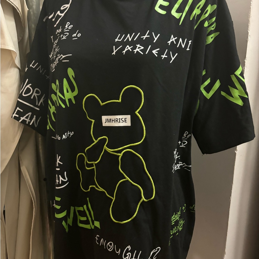 Mid length cartoon bear embroidered shirt